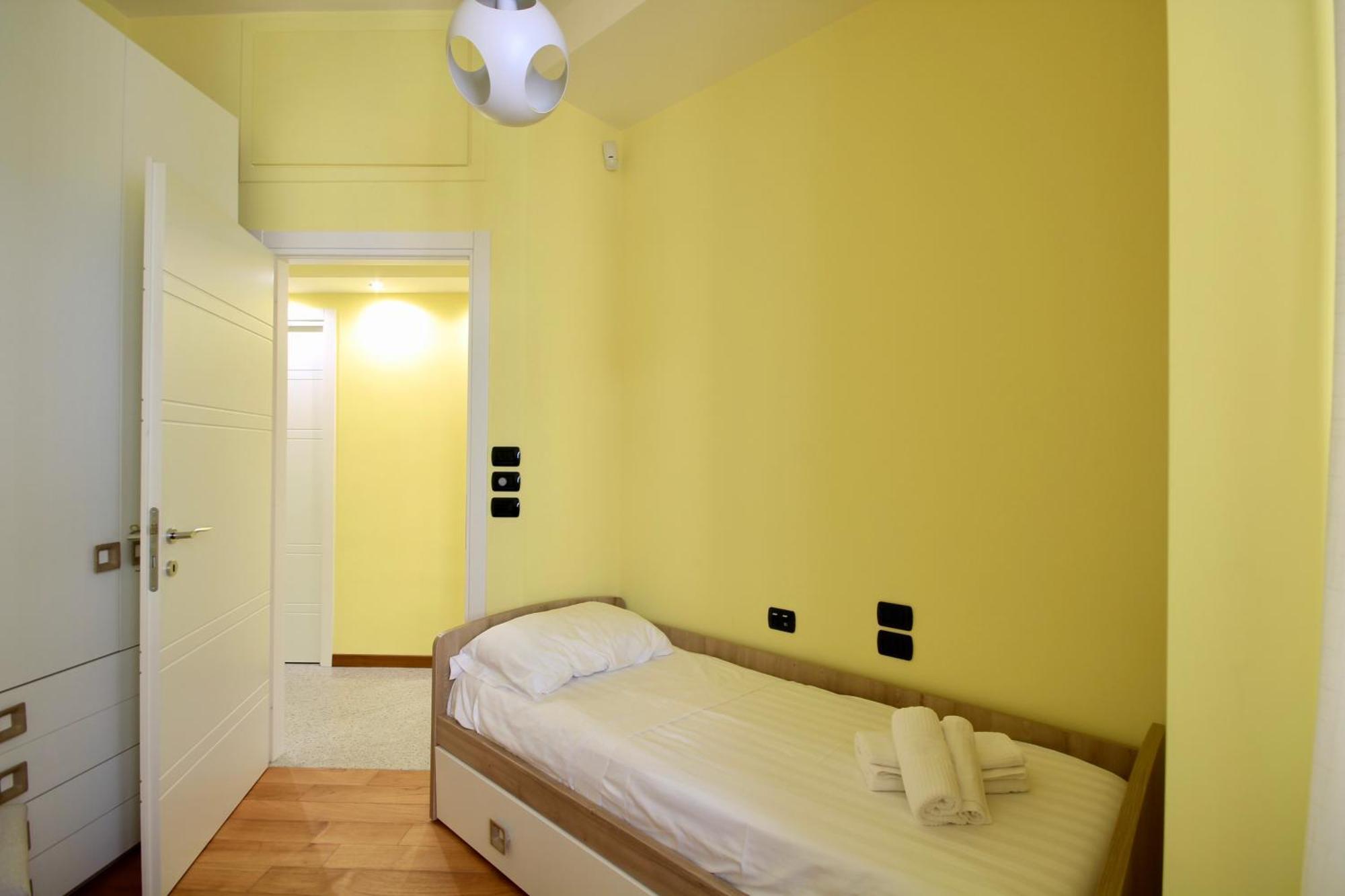 Hc - Clohouse Spacious Flat * Rom